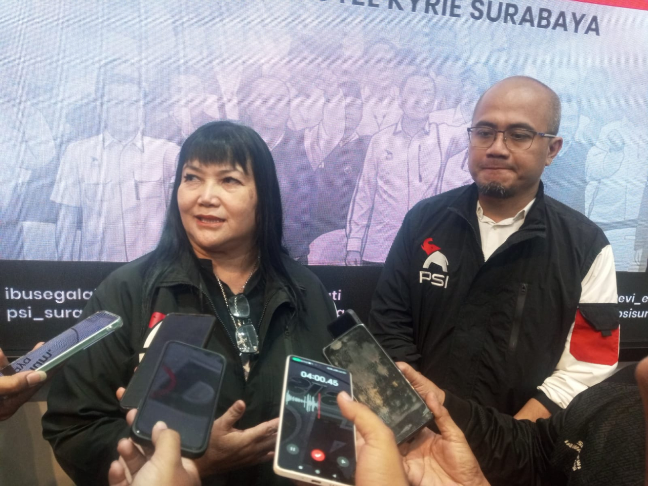 Ketua DPD PSI Surabaya Evi Sukawati menyatakan, bahwa kegiatan Kopdar ini terselenggara karena adanya anggota baru yang ingin bertemu langsung dengan pimpinannya ( Foto :; Soemadji / Jatimkini.com )