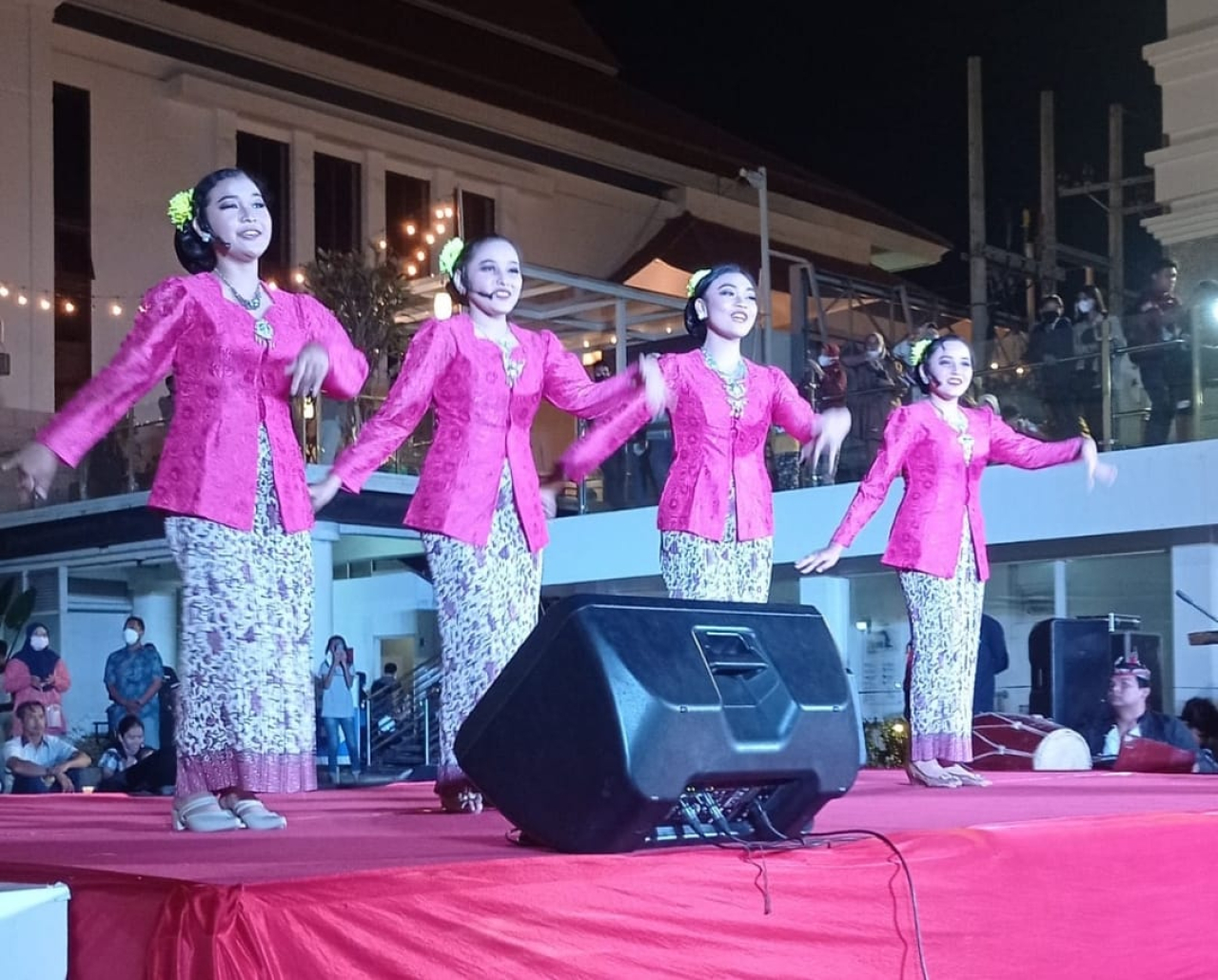Pertunjukan Ludruk Arboyo dari Surabaya ( Foto : Rokimdakas/ Jatimkini.com )