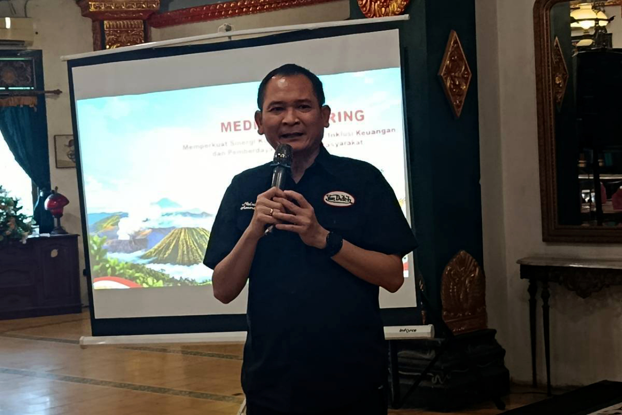 Plt Kepala OJK Jaw Timur, Horas Tarihoran. (Foto: Rochman Arief/jatimkini.com)