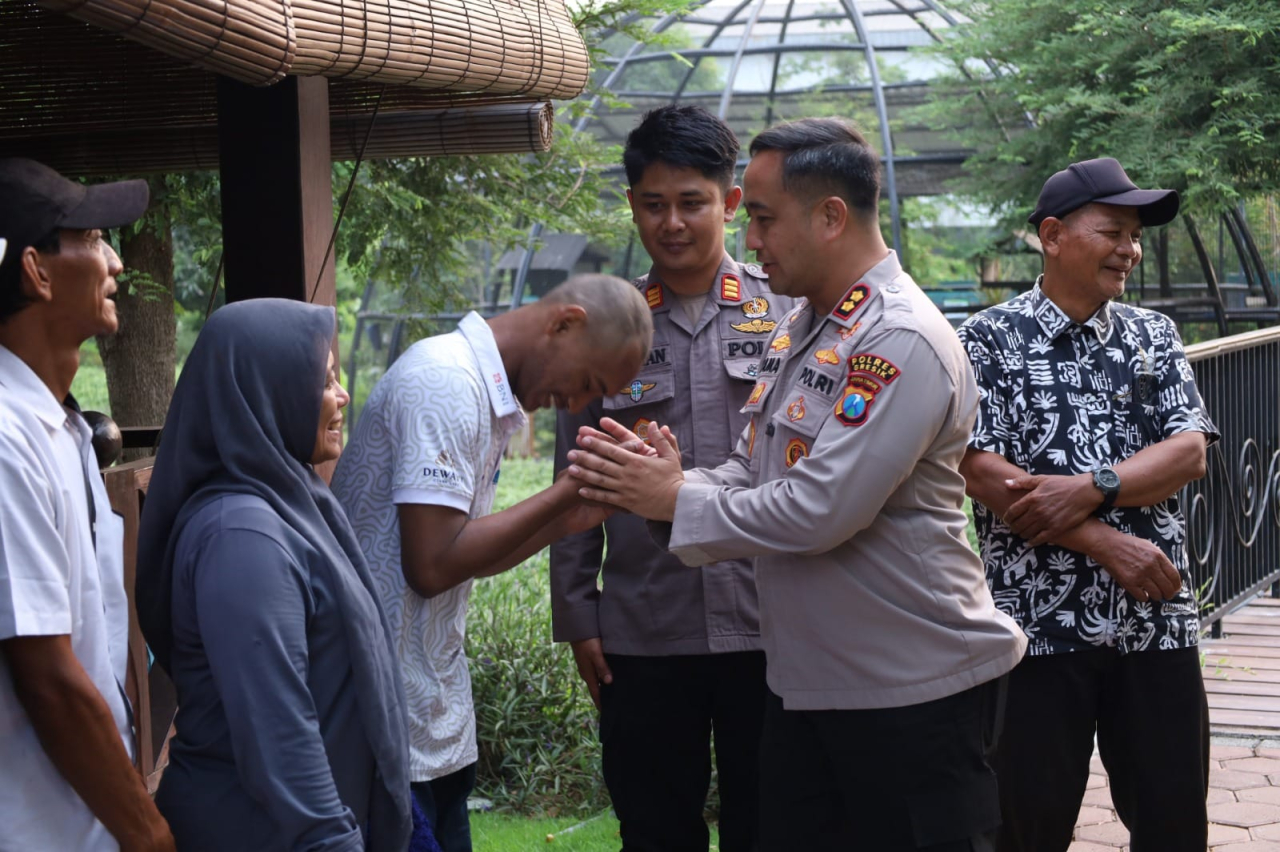 Sempat hilang di Lamongan akhirnya Wahyu kembali keluarganya berkat Polres Gresik yang dibantu Polske Manganti dan Bhabinkamtibmas ( Foto : Istimewa )