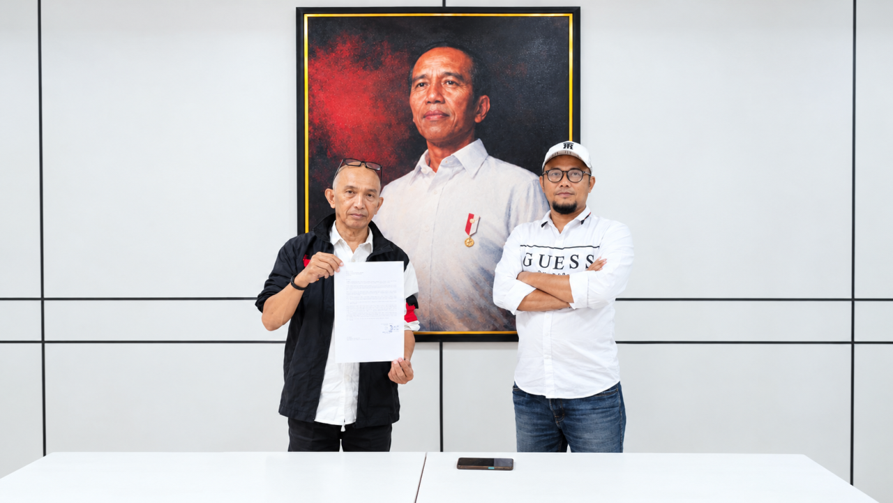 Rudy Gaol langsung memberi klarifikasi terkait beredarnya foto dirinya bersama dengan  ketua fraksi PSI Josiah Michael . Rudy menyatakan, tidak ada agenda politik ( Foto : Soemadji / Jatimkini.com )