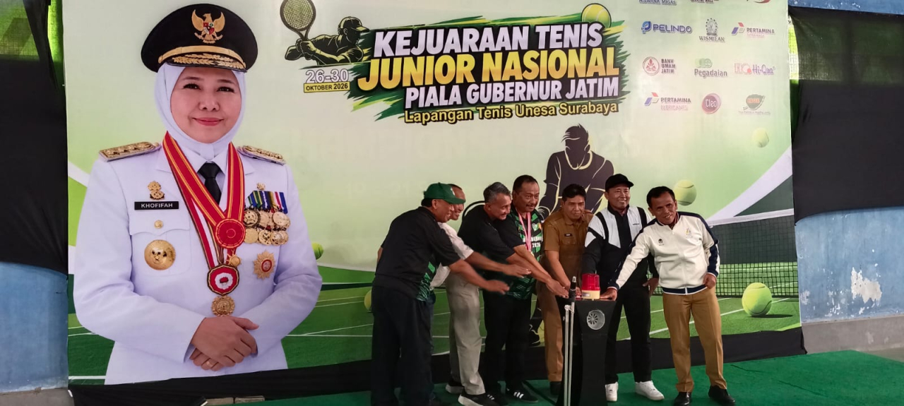 Pembukaan Kejurnas Tenis Junior Piala Gubernur Jawa Timur 2026 di GOR Unesa Surabaya.