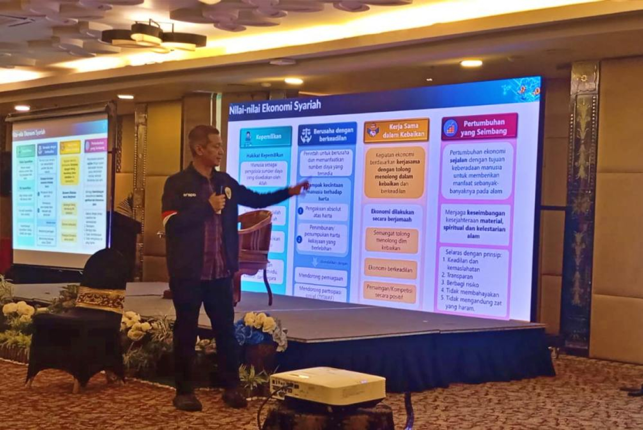 Deputi Direktur Kantor Perwakilan BI Jawa Timur, Yono Haryono dalam  Capacity Building Pengembangan Eksyar di Surakarta. Foto : ist