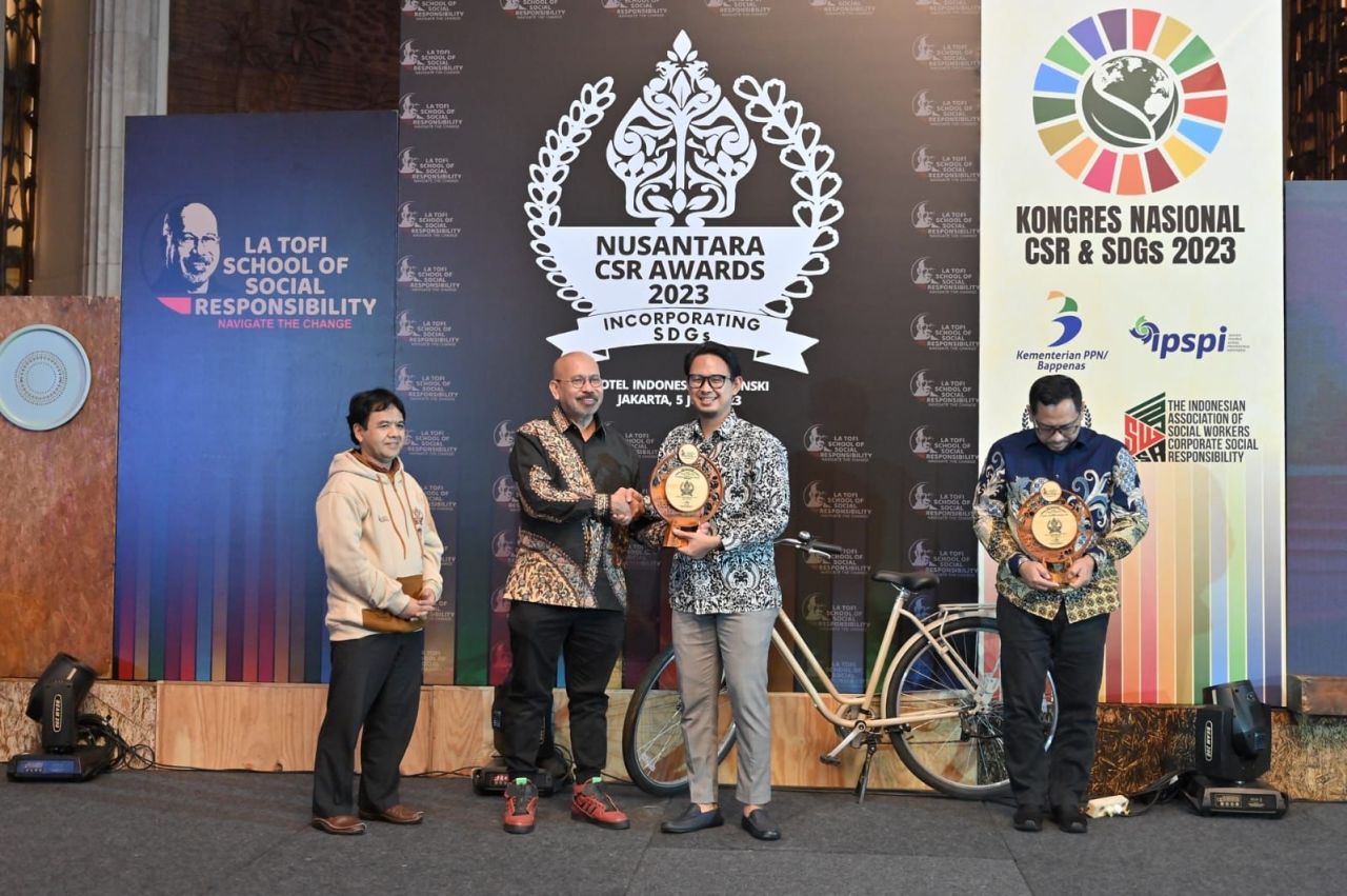 Keberhasilan PT PLN (Persero) dalam menjalankan program tanggung jawab sosial dan lingkungan (TJSL) berkelanjutan membuat perseroan meraih predikat Platinum SDG's (Sustainable Development Goals) ( Foto : Dok. PLN)
