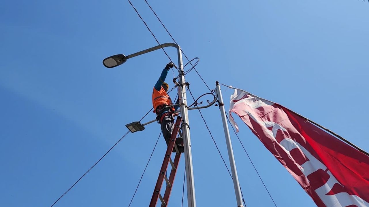 Pemkab Madiun khususnya pada program pembangunan lampu Penerangan Jalan Umum (PJU) ( Foto : PT PLN for Jatimkini.com )