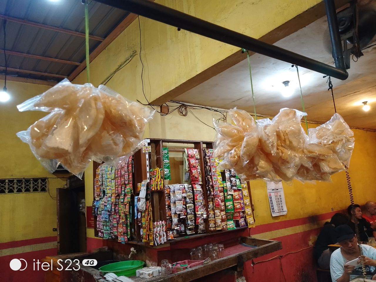 Hidup ini ibaratkan seperti makanan krupuk (Foto : Rokimdakas)