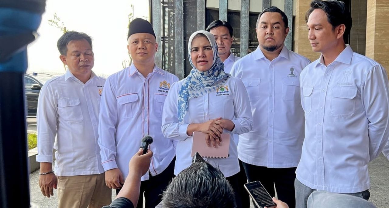 Ketua Umum Kamar Dagang dan Industri (KADIN ) Kalimantan Timur, Donna Faroek memberi keterangan resmi terkait pertemuan dengan Presiden Jokowi soal keterlibatan pengusaha di IKN ( Foto : Presiden Republik Indonesia )