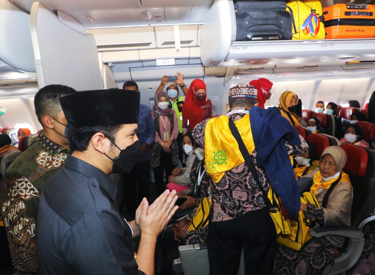 Disaat Pandemi Melanda , Wagub Jatim Resmi Berangkatkan Jemaah Haji Umroh
