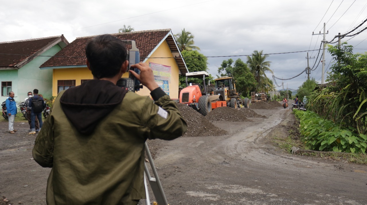 Jalan di Ringinagung  Banyuwangi Rusak Parah, Perusahaan Tambang Emas Lakukan Hal Ini...