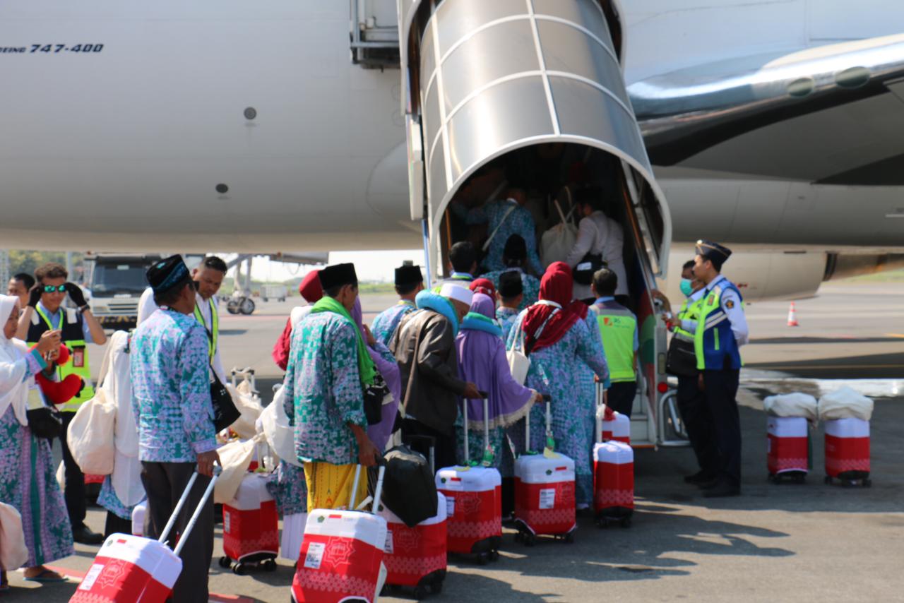 Alhamdulilah 445 Jemaah Haji Kloter Pertama Mulai di Berangkatkan Dari Bandara Juanda