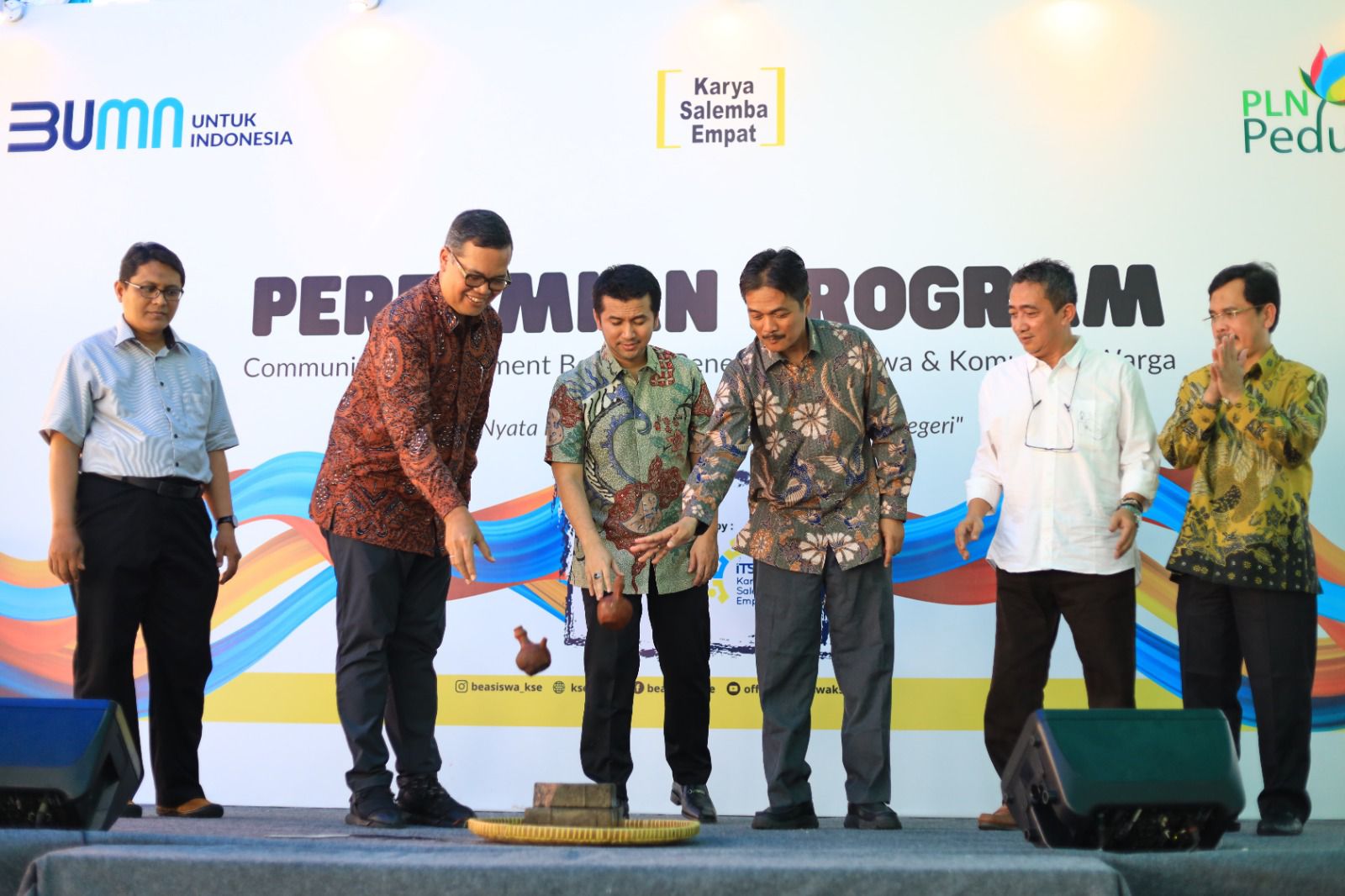 PLN dan Wagub Jatim Resmikan Community Development Program Beasiswa KSE di Surabaya