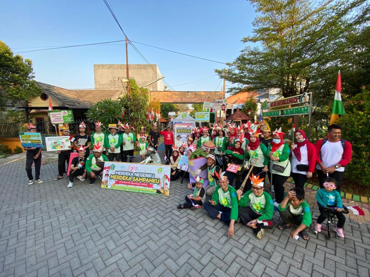 Warga Kampung Edukasi Sampah juga mengampanyekan pengurangan emisi gas buang. ( Foto : Kampung Edukasi Sampah for Jatimkini.com )