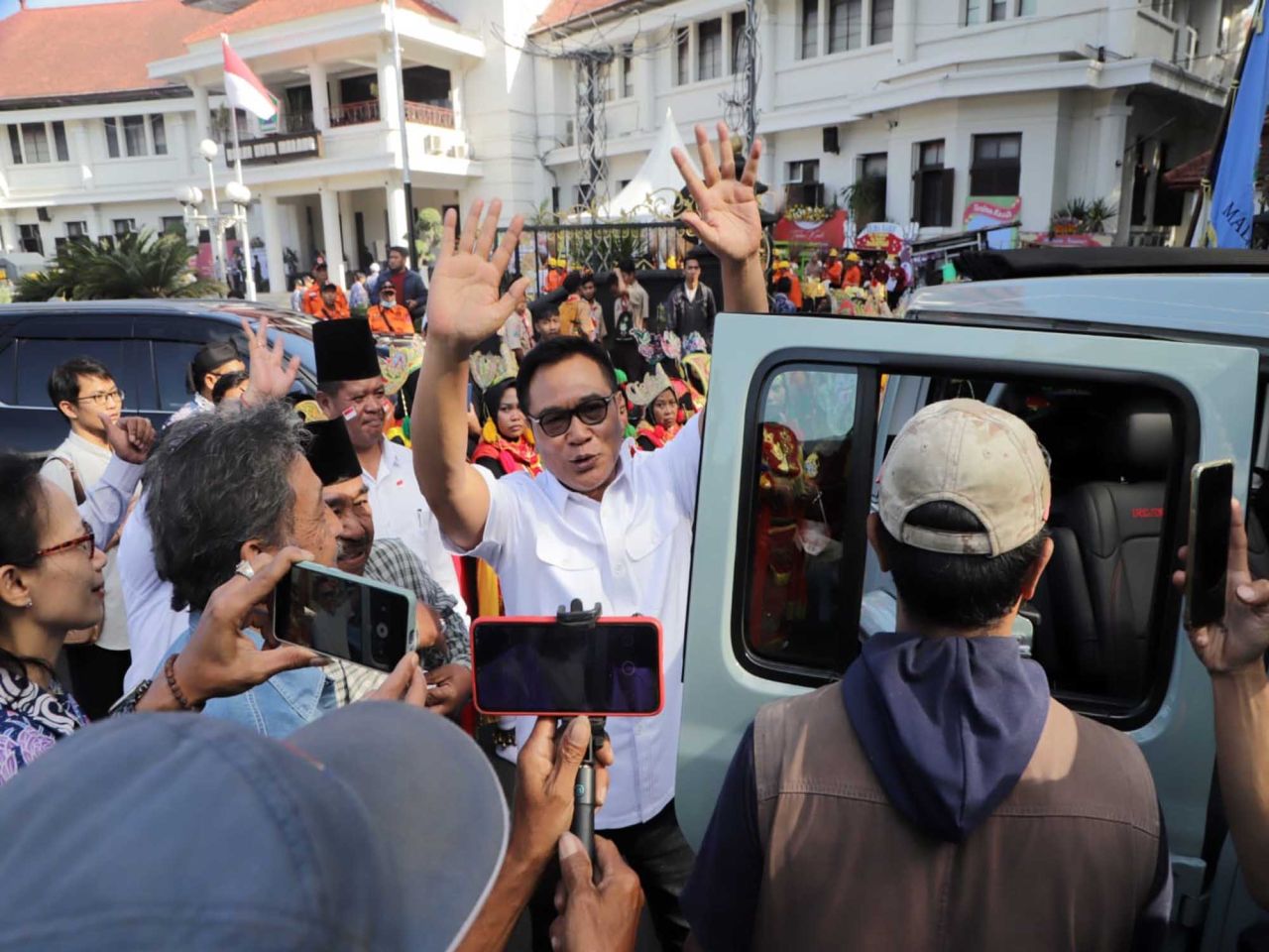 Wakil Wali Kota Malang Sofyan Edi Jarwoko menyapa warga.