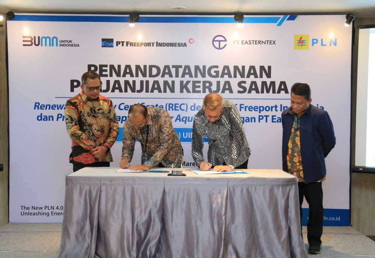 Dukung Pemanfaatan EBT,  PLN Tandatangani PKS REC dengan PT Freeport Indonesia