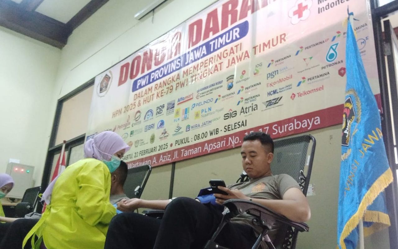 Puluhan Personel Polisi Dan TNI Antusias Ikuti Donor Darah PWI Jatim