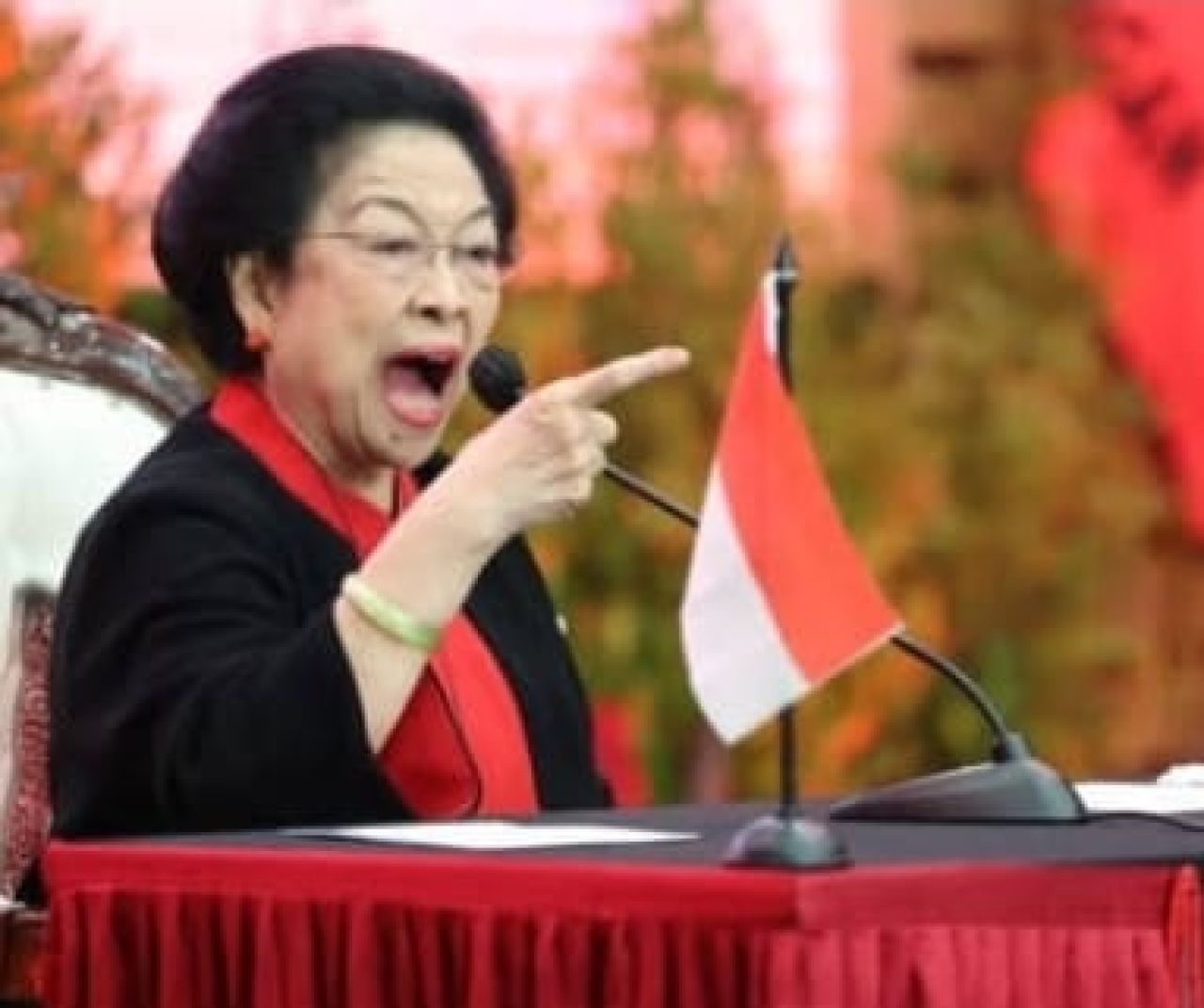 TAMATNYA OTOKRASI  MEGAWATI