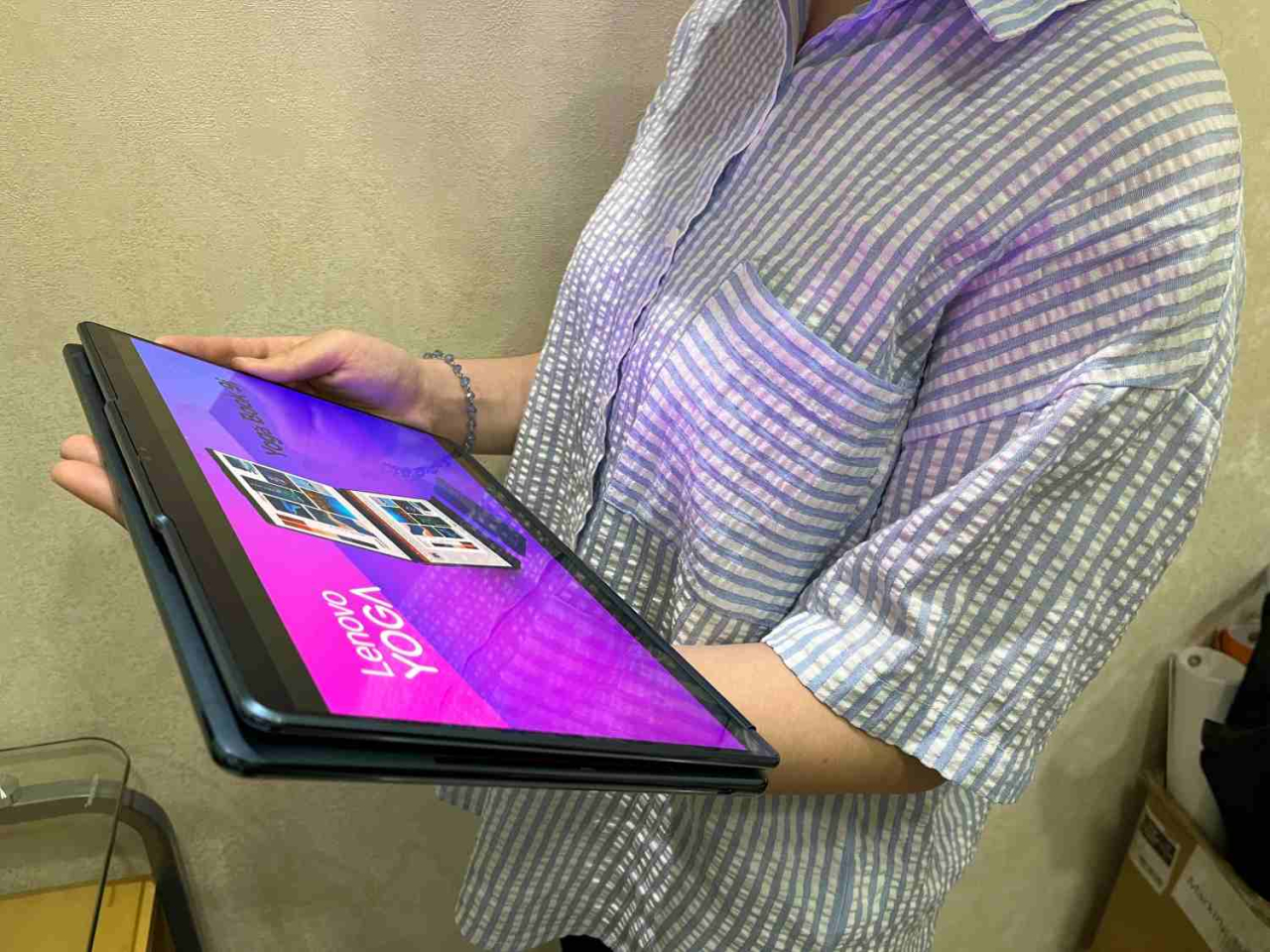Lenovo Bagi Tips Optimalkan Dual Screen di Seri Yoga Book 9i