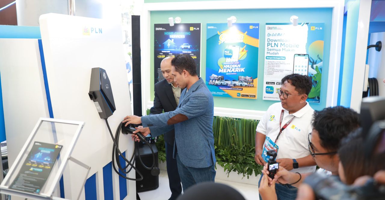 PLN Perkuat Transisi Energi Lewat Dukungan Kendaraan Listrik di IIMS Surabaya 2025