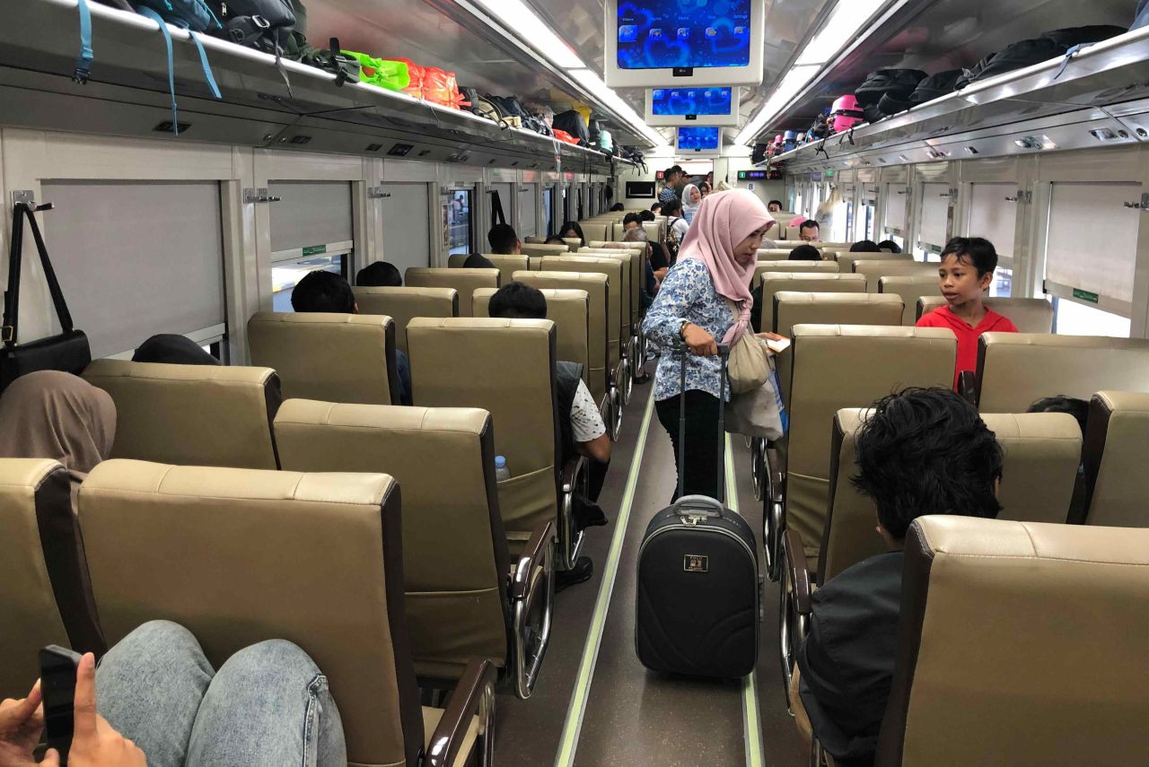 Kenaikan Isa Almasih Bawa Berkah Penumpang Kereta