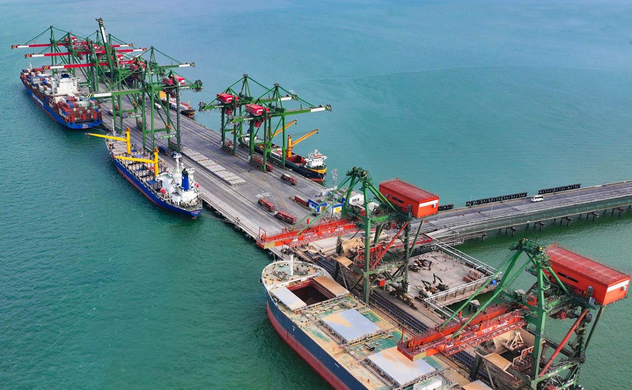 Perdagangan Jatim-Shanghai Dorong Arus Peti Kemas Teluk Lamong