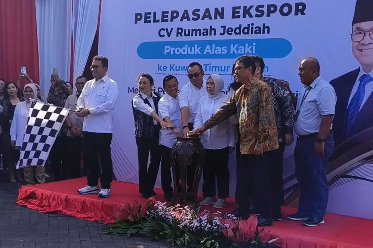 Rumah Jeddiah Bindaan Bank Jatim Sukses Ekspor 8.000 Pasang Alas Kaki