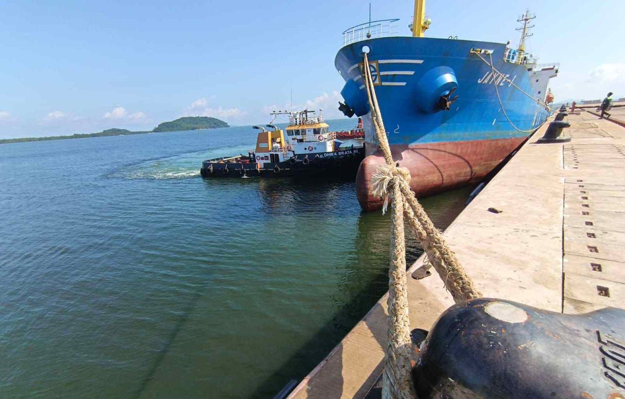 Sambut Kapal Besar, Pelindo Buka Layanan Peti Kemas di Kalbar